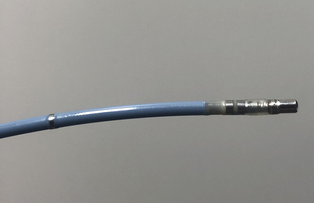 The ThermoCool SmartTouch catheter with a 3.5-mm blunt tip and an outer diameter of 8F.