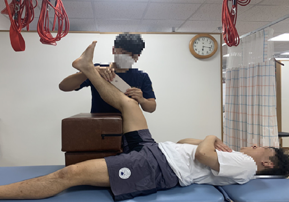 Measurement of hamstring muscle length in supine position.
